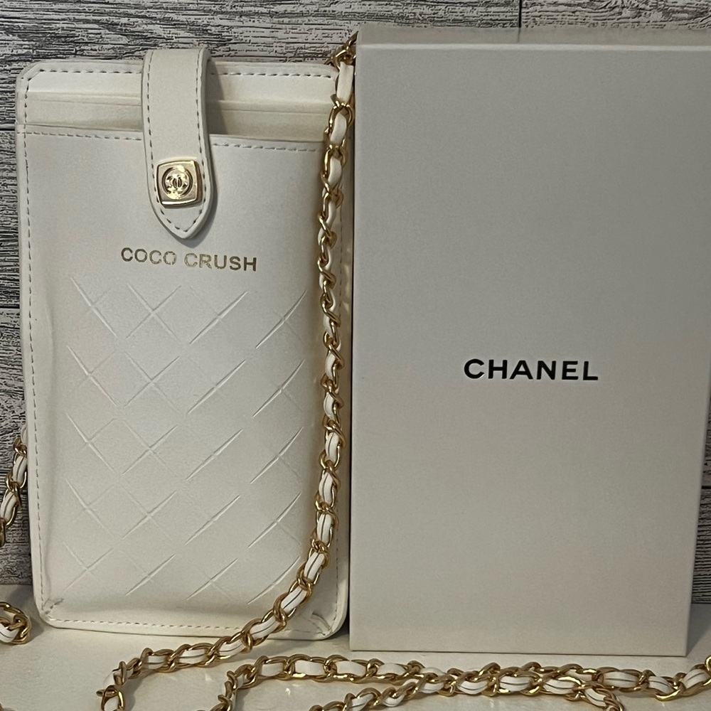 GWP- Coco Crush White and Gold Chain Bag